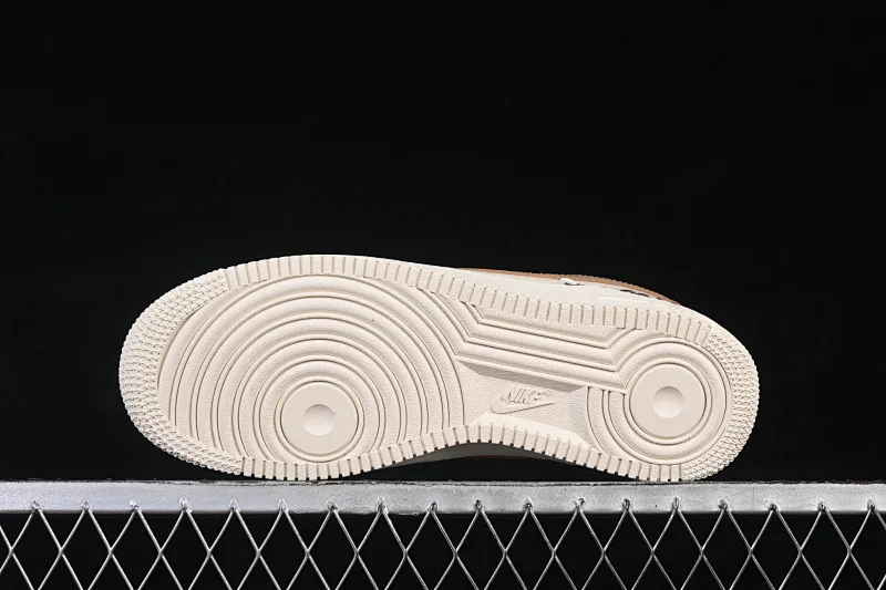 All categories Nk Air Force 1 Air Force series Nk Air Force 1 Low Air Force low-top Nike Air Force 1'07 Low Milk coffee white brown three small hooks Air Force 1 low-top casual sneakers NH0601-584
